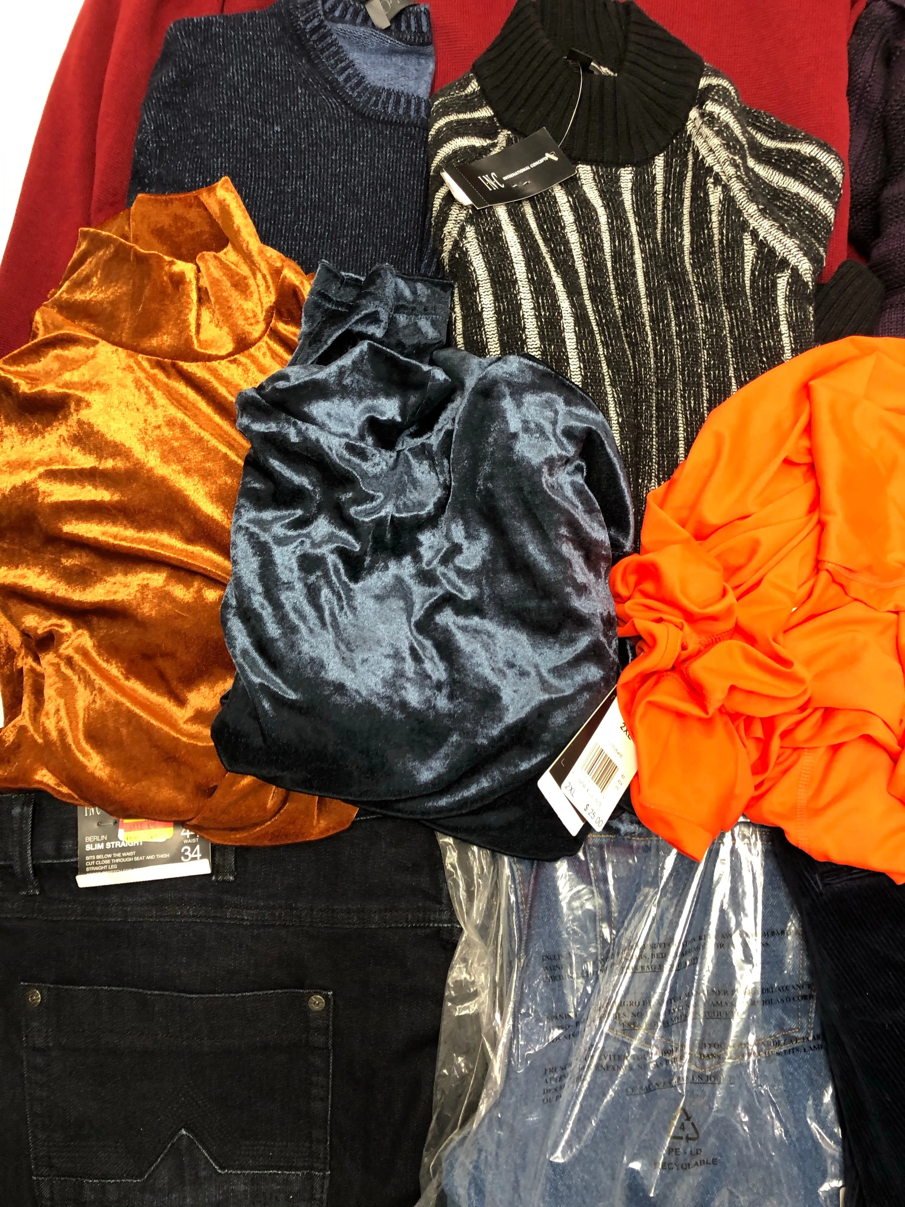 Men's Clothing ASSORTED Wholesale Lot, LACOSTE, NAUTICA, POLO RALPH LAUREN, MICAHEL KORS, LEVI'S, ADIDAS, INC and more 15 Units, Shelf Pulls, MSRP $1,365