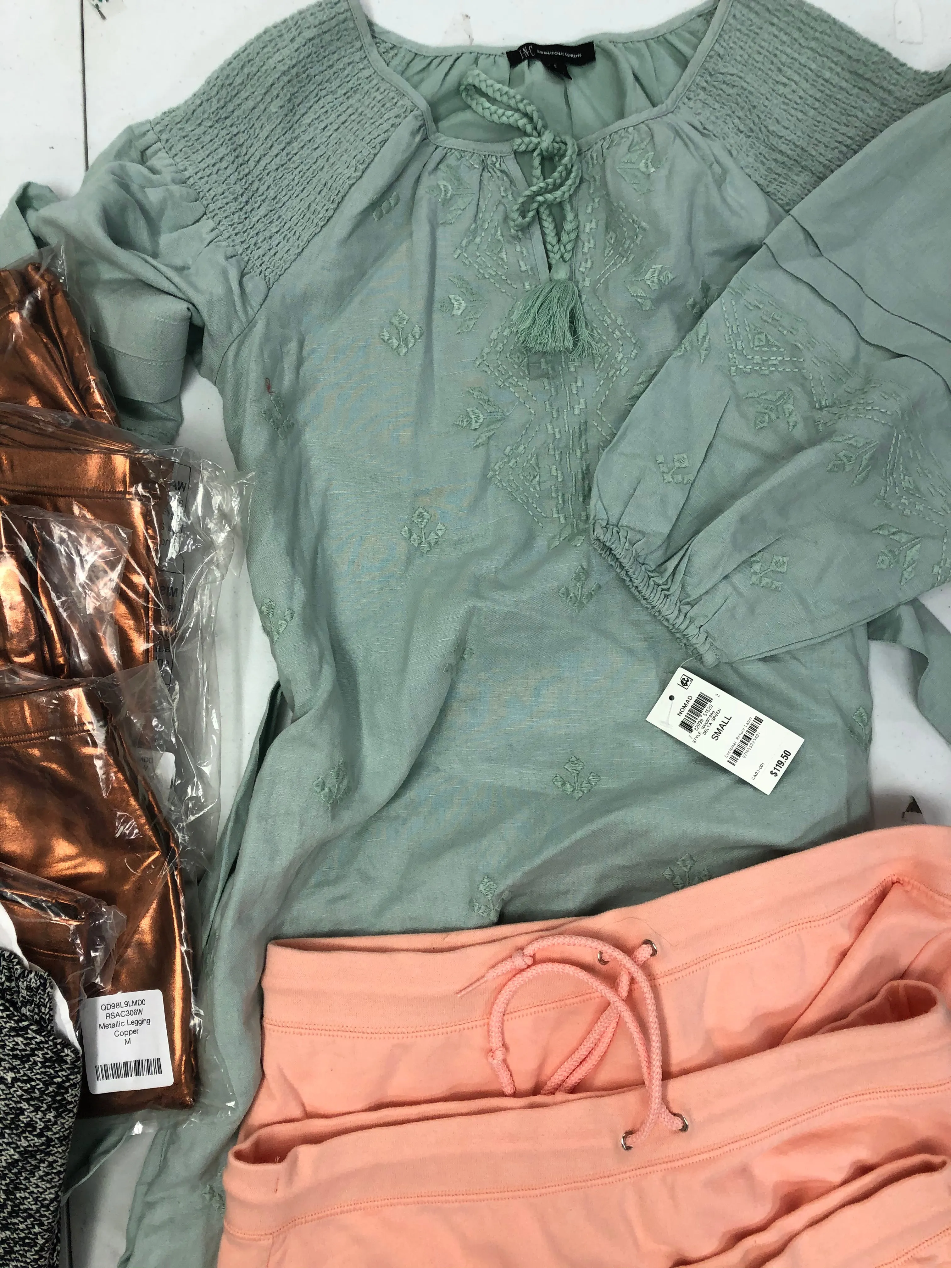 Women's Clothing Assorted Wholesale Lot, POLO RALPH LAUREN, SPLENDID, FREE PEOPLE, AMERICAN APPAREL and more, 16 items, New, MSRP $1,221
