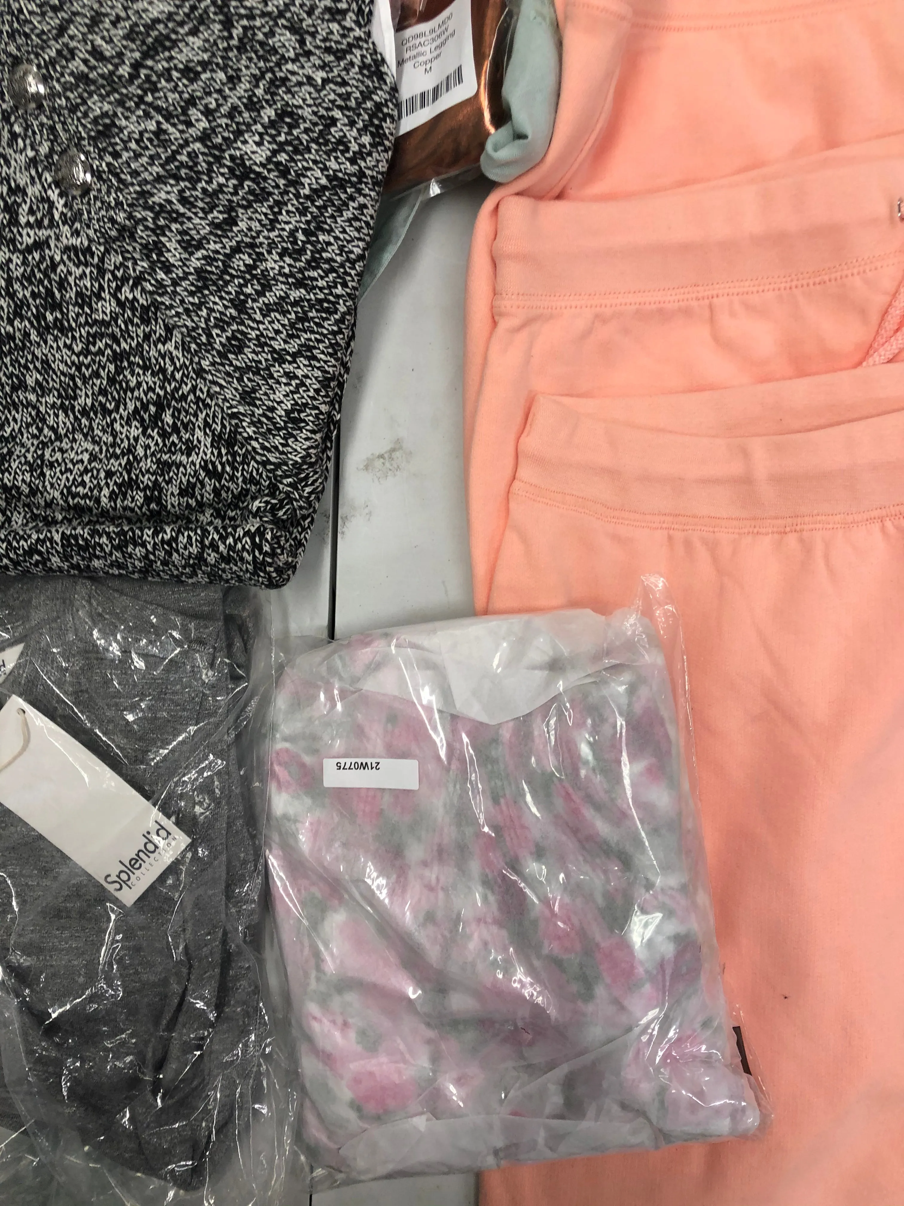 Women's Clothing Assorted Wholesale Lot, POLO RALPH LAUREN, SPLENDID, FREE PEOPLE, AMERICAN APPAREL and more, 16 items, New, MSRP $1,221